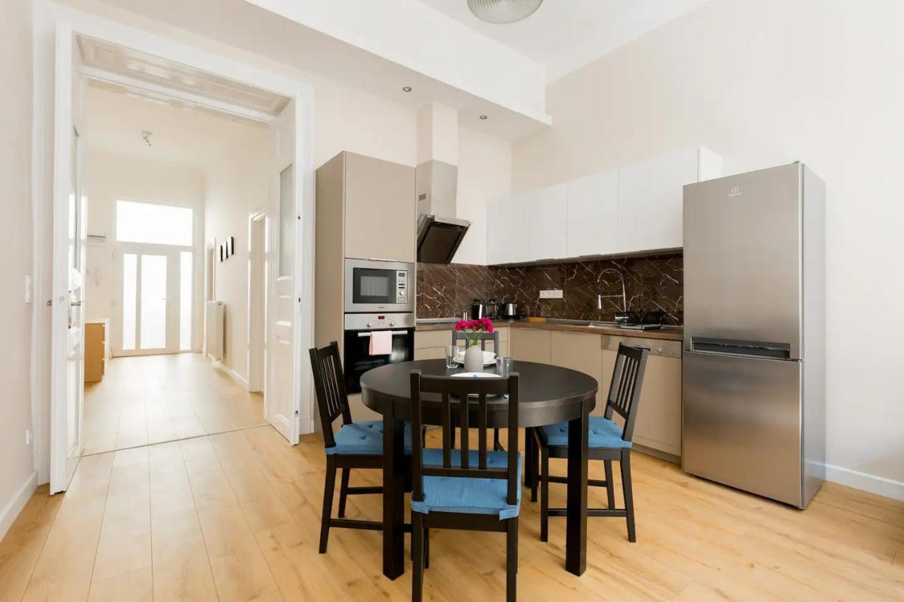 Lejlighed Kresz Geza 29 Westend Station 2 Bedrooms+living Ac Budapest